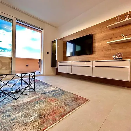 Premium Sea View Lejlighed *